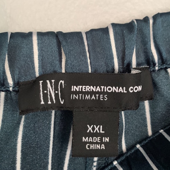 Beautiful Navy Blue and White Striped Short Sleeve Bronze Button Pajama Set 2pc - Picture 9 of 11